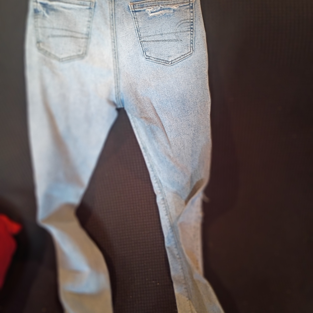 American Eagle Outfitters Light Blue Distressed Boyfriend Jeans - Picture 3 of 5